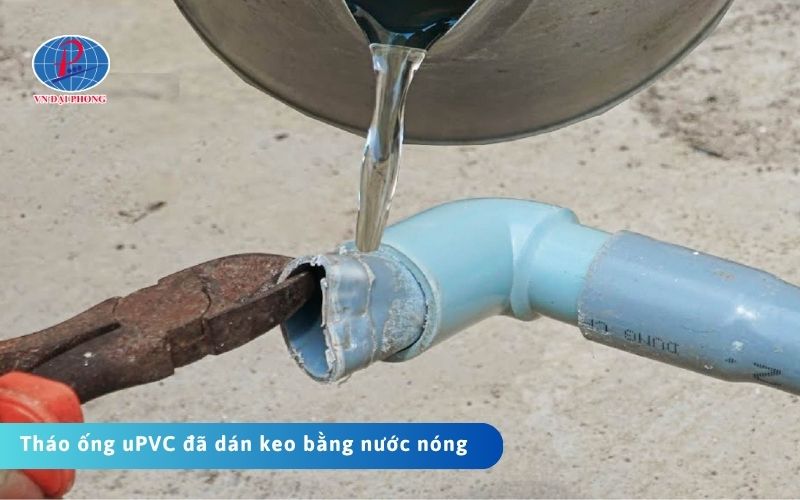 Hướng dẫn 2 cách tháo ống uPVC Đệ Nhất đã dán keo siêu dễ 25 Cách 1: Tháo ống uPVC đã dán keo bằng nước nóng